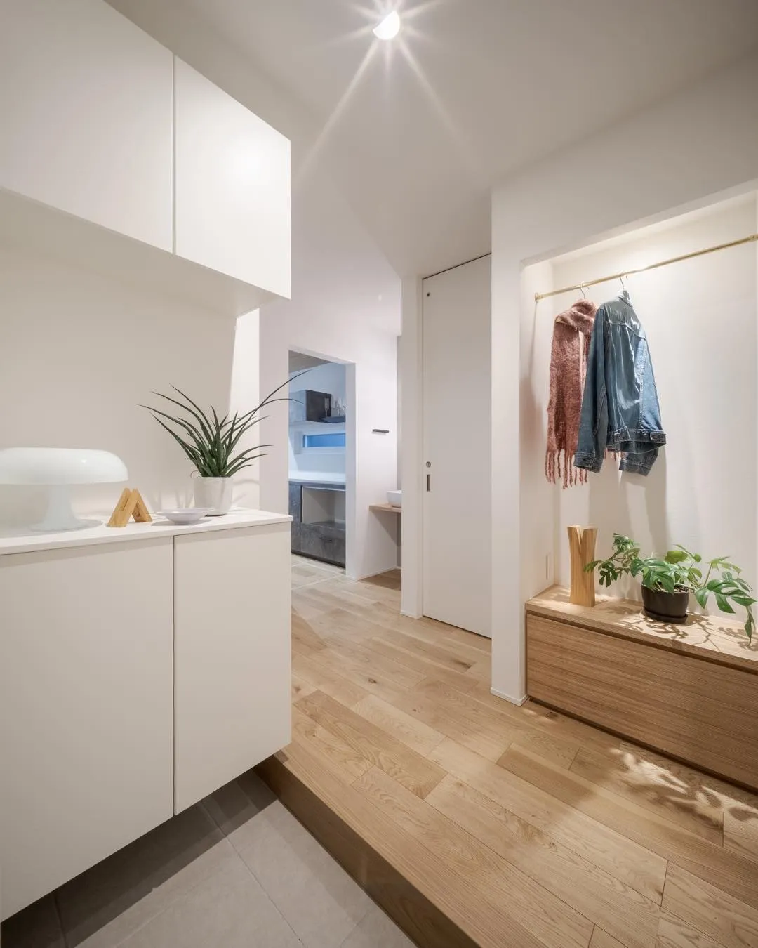 【玄関と隣り合わせは収納】