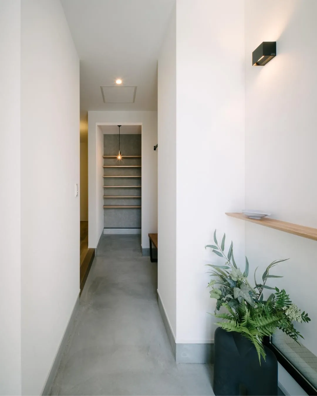 【玄関と隣り合わせは収納】