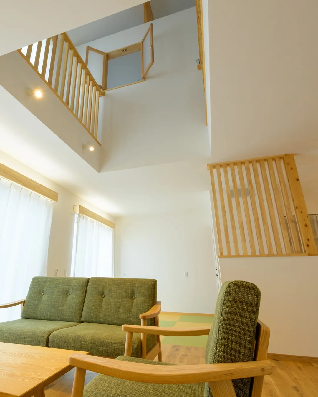 【光のカーテンに映える色】