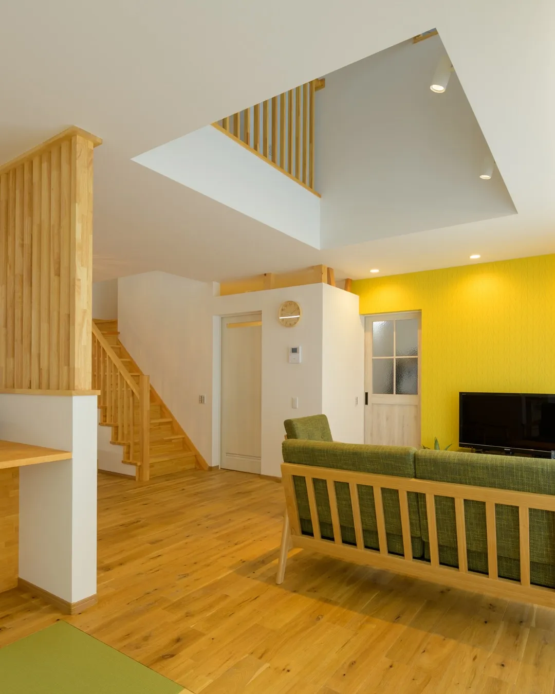 【光のカーテンに映える色】