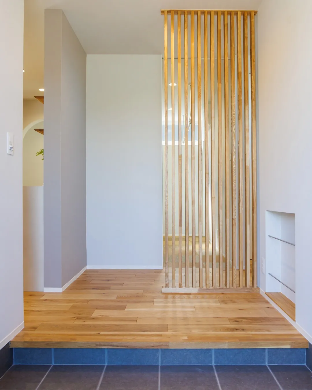 【玄関の目隠しの先に…】