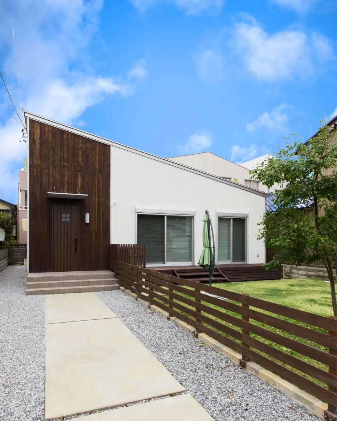 【庭は広くウッドを活かす】