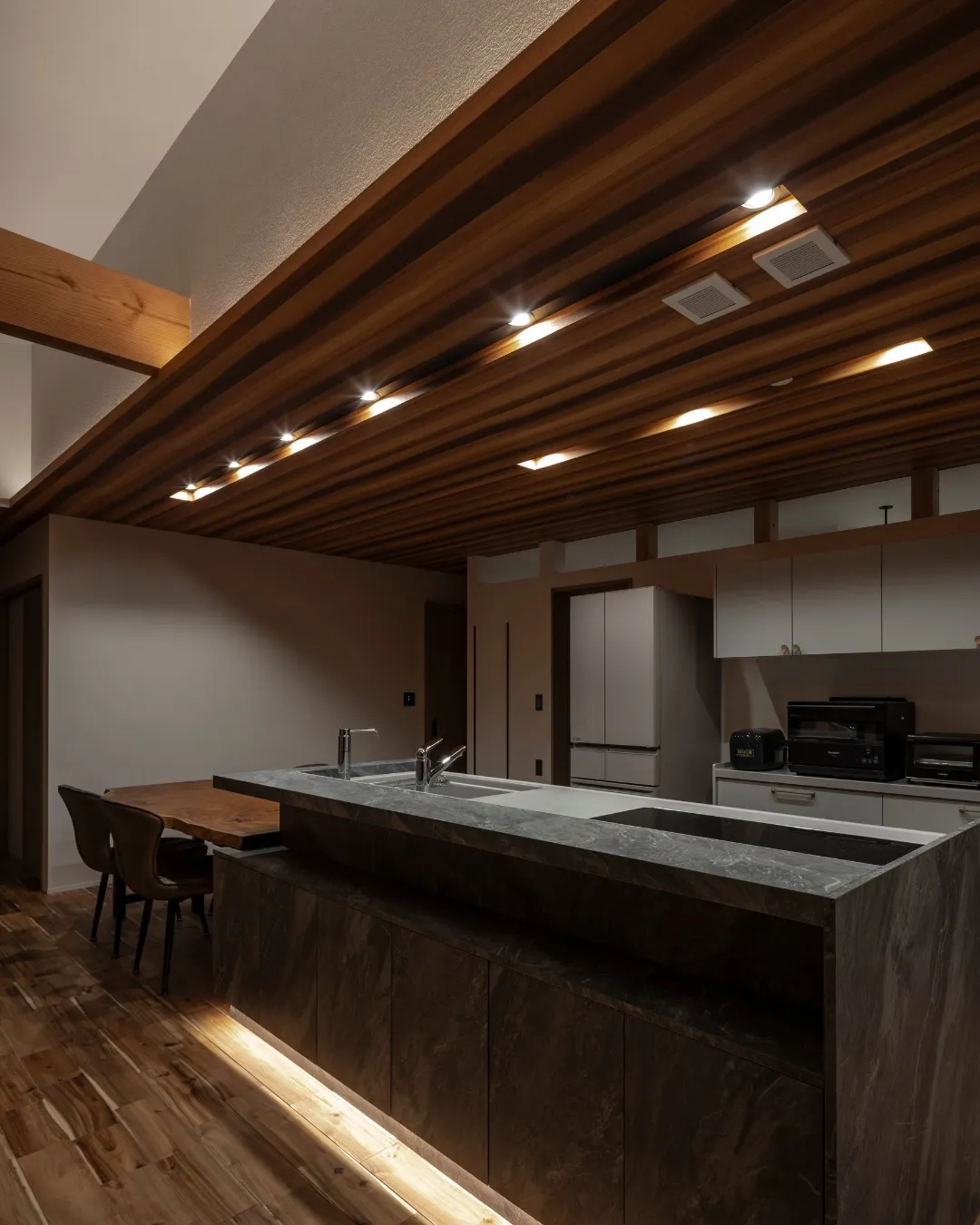 【昼と夜の顔】