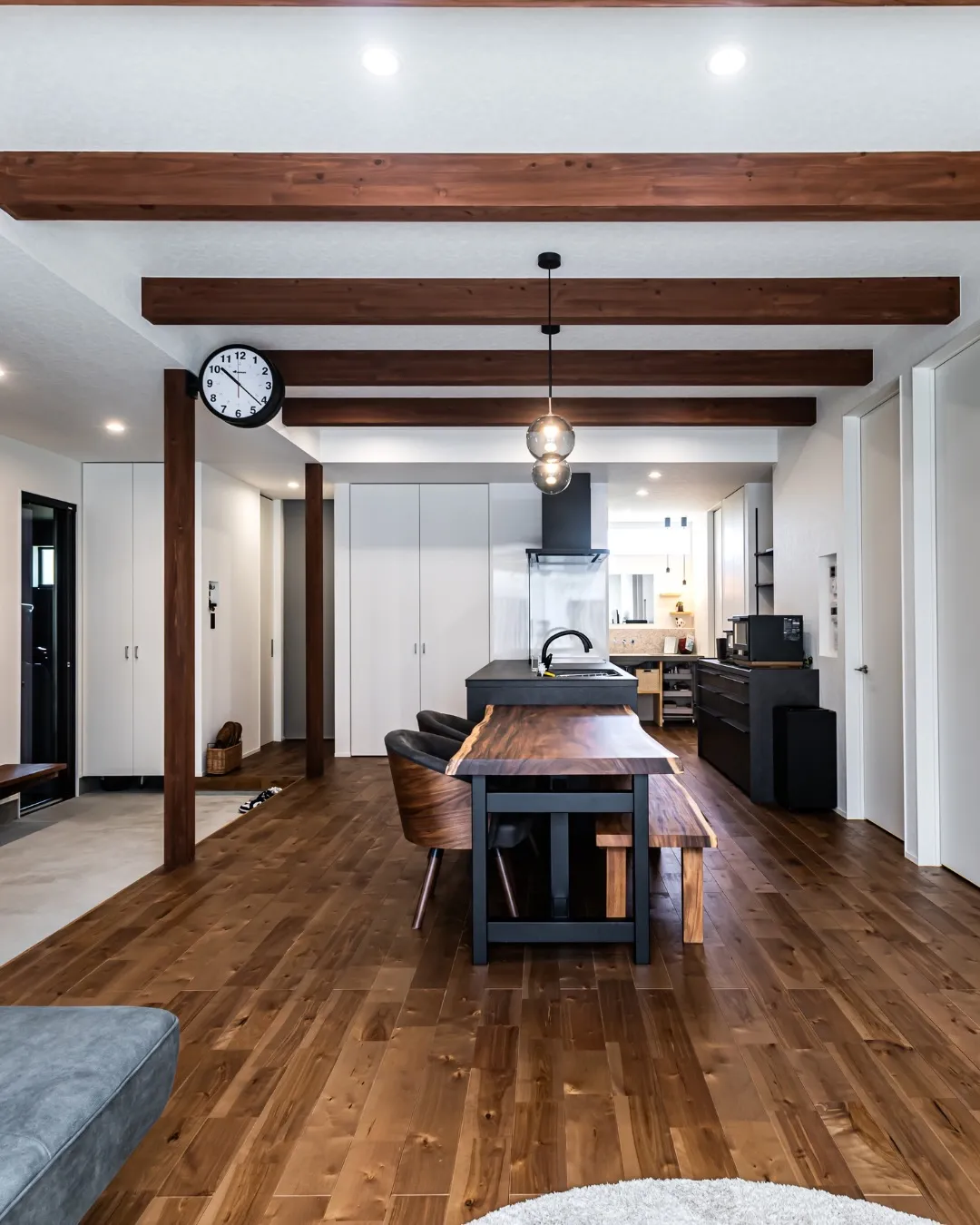 【玄関あけたらリビング】