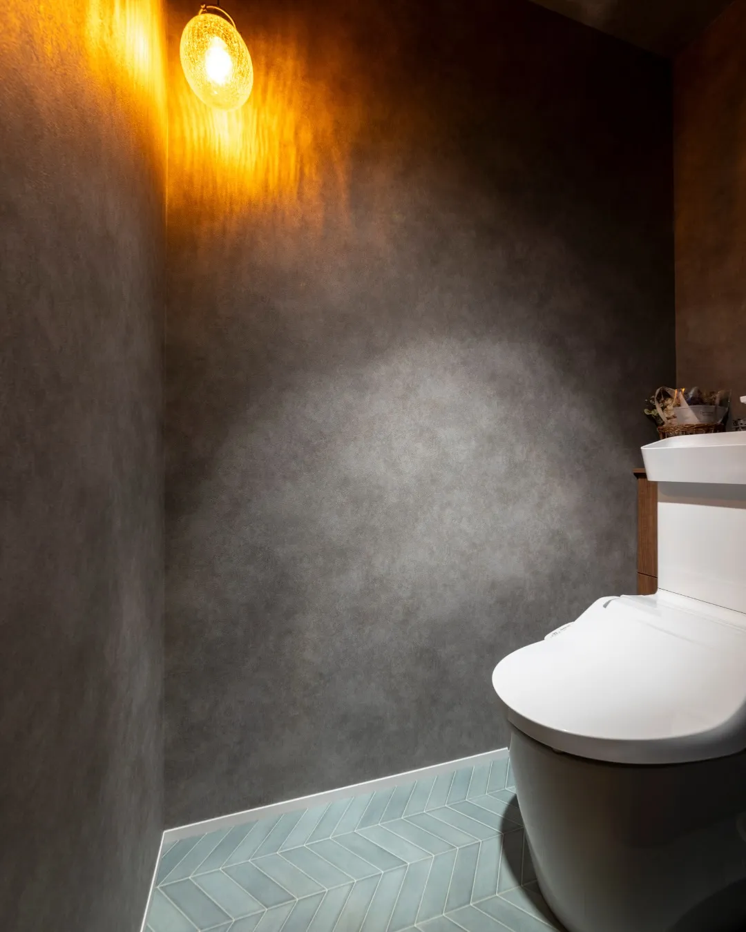 【夕暮れに映える我が家】