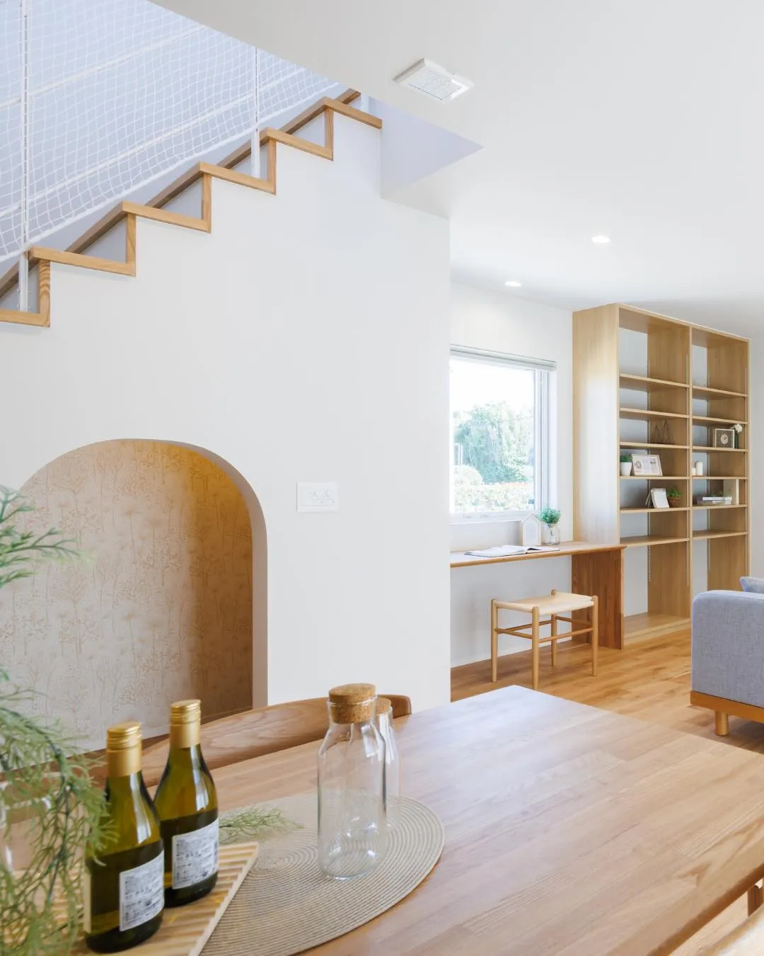 【アーチが目を引く奥に】