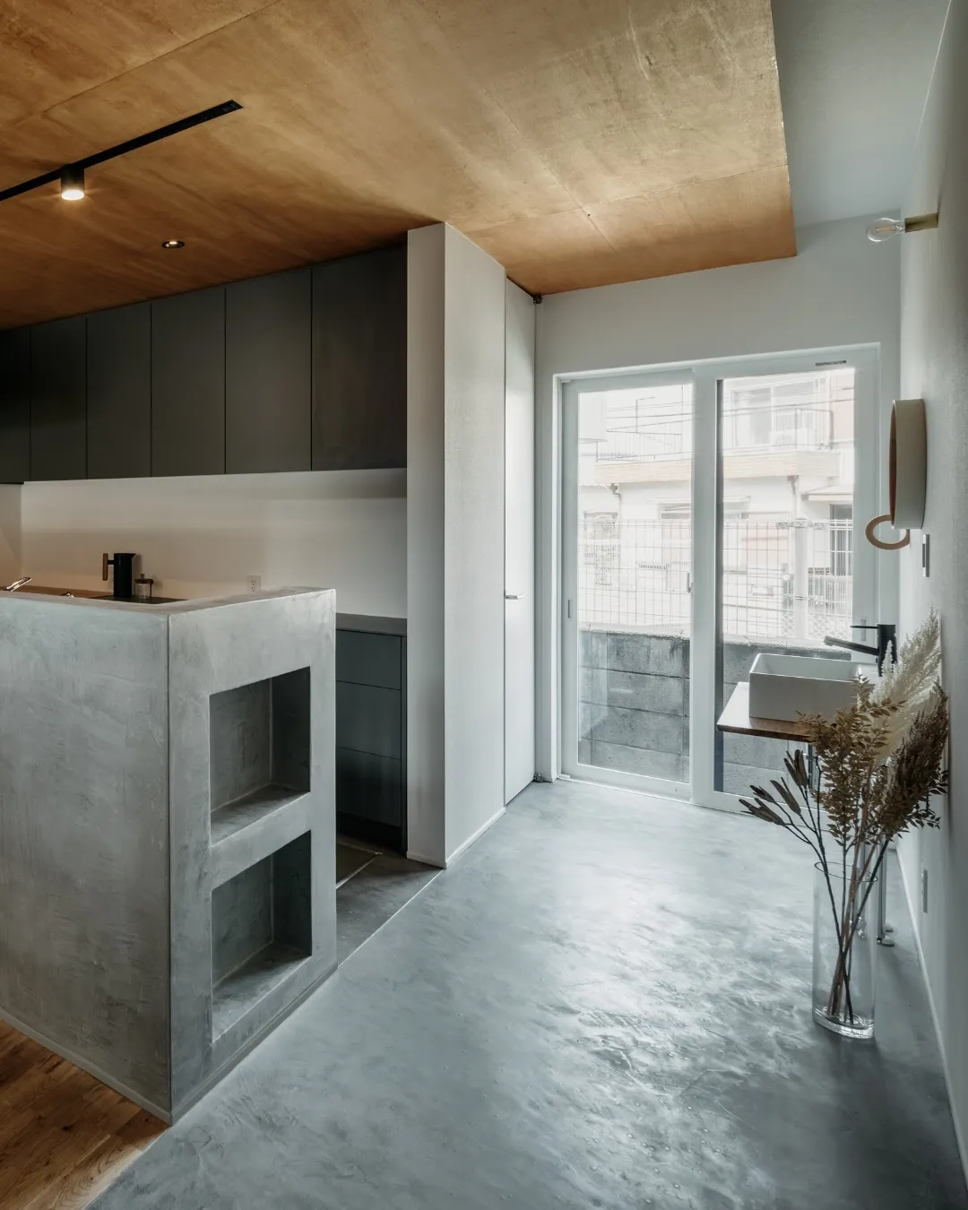 【コンクリート玄関のある家】