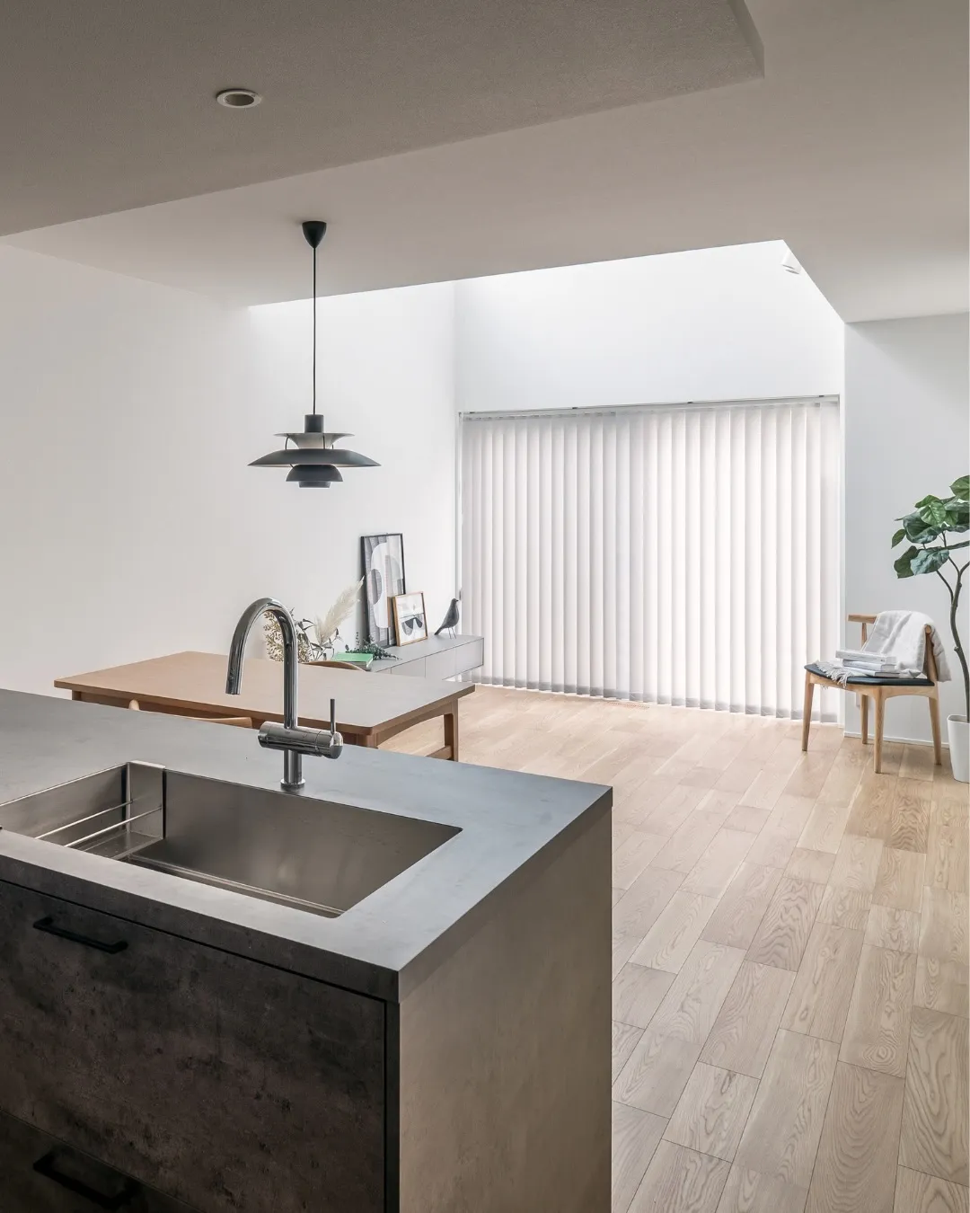 【シックで無機質】