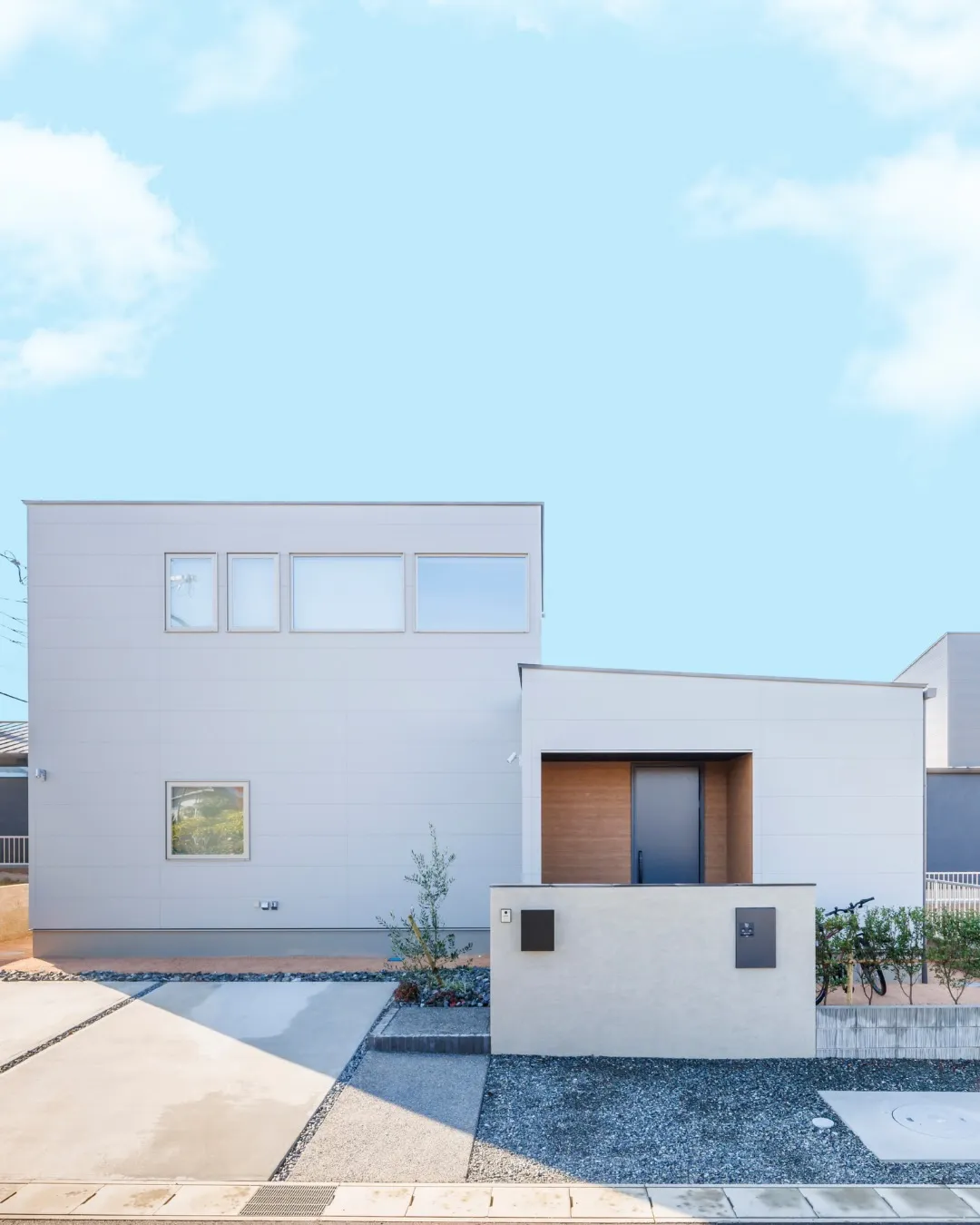 【青に生える白】